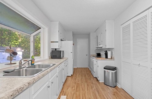 Charlotte House | Modern Retreat on Elm with Pool and Spa Amenities
