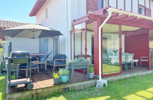 Mouguerre House | Relaxing Semi-Detached House in the Basque Country