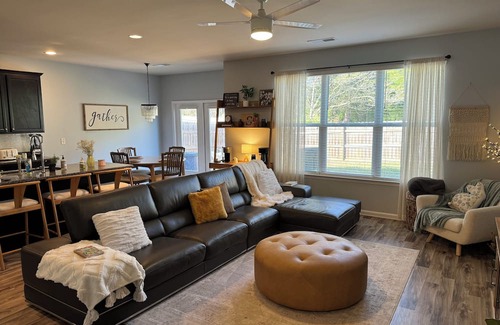 Athens House | Inviting Hotel Near UGA with Family-Friendly Amenities