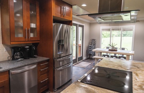 Charlotte Cabin | Cozy Cabin Retreat near Uptown with Spa and Hot Tub
