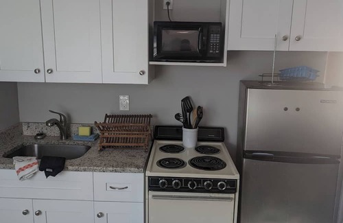 Capri Isle Apartment | Cozy Studio Apartment Steps from Treasure Island Beach