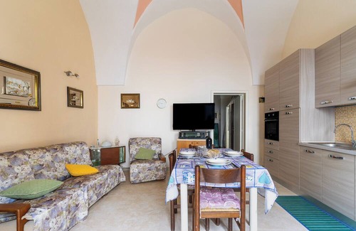 Specchia Apartment | Relax in Apartment 'Contrada Puzzunovu' with Balcony & Kitchen