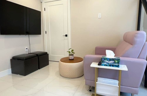 Sunset House | Modern 2bd/2ba Retreat with Easy Parking & Pet-Friendly