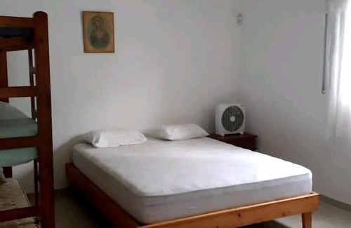Lazaro House | Cozy Retreat at Recanto Marietti, Steps from the Beach