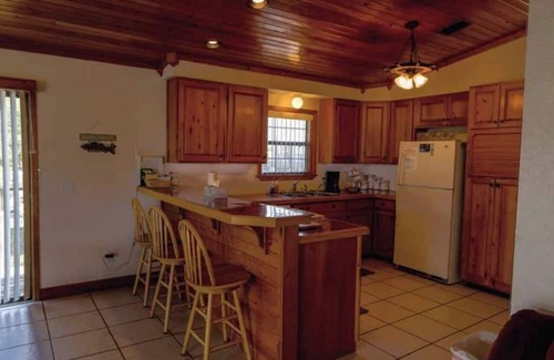 Horseshoe Beach House | Discover The Hidden Treasure: Family-Friendly Retreat