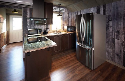 Honey Harbour Cottage | Lakefront Cottage at Muskoka: Unwind Near Georgian Bay