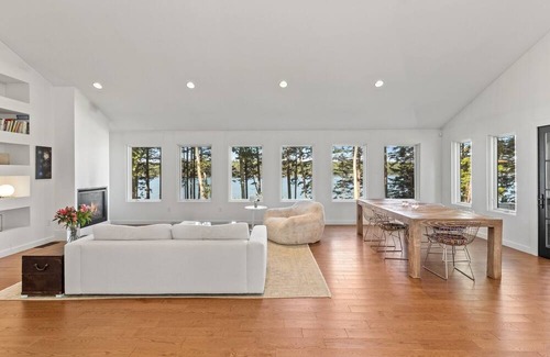 Saint George House | Serene Waters Retreat: Family-Friendly Scandinavian Getaway