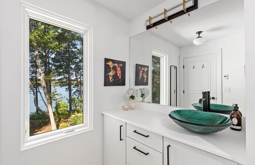 Saint George House | Serene Waters Retreat: Family-Friendly Scandinavian Getaway