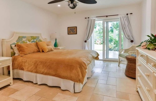 Bois d'Orange Villa | Elegant 6 Bedroom Villa with Private Pool & Pet Friendly