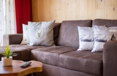 Russbach am Pass Gschuett Apartment | Family Suite at Dachsteinresort: Pet-Friendly & Spa Access