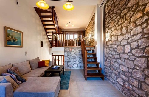 Paralio Astros House | Beachfront Astros Villa - Family-Friendly Coastal Retreat