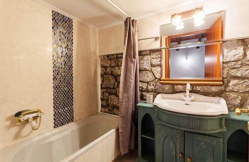 Paralio Astros House | Beachfront Astros Villa - Family-Friendly Coastal Retreat