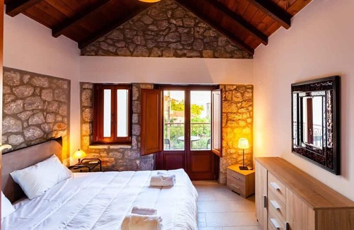 Paralio Astros House | Beachfront Astros Villa - Family-Friendly Coastal Retreat