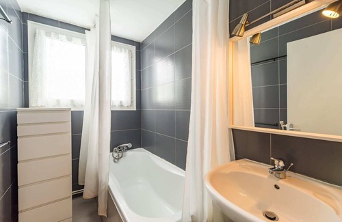 Guingamp House | Ideal Family Retreat at Gite du Stade, Guingamp for 8