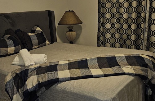 Durham Region House | Convenient Condo-Townhouse Near Highway with Pool Access