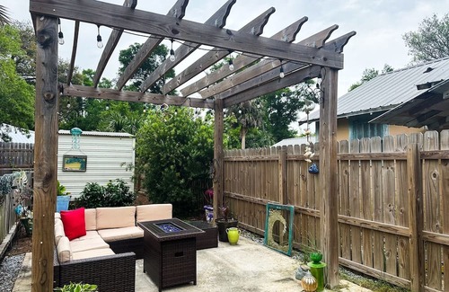 Warrington Cottage | Pet-Friendly 3 Bed Cottage Steps from Downtown Pensacola