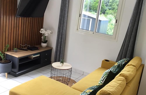 Saint-Paul House | Discover Ti Kaz Paradis: Renovated Maison with Ocean Views