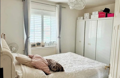 Streatham Hill Apartment | Inviting 2-Bed Retreat with Free Parking, Close to Station