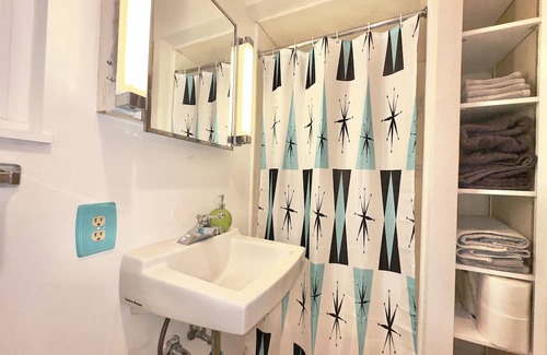 Douglas City House | Retro River Retreat: A 10/10 Family-Friendly Getaway