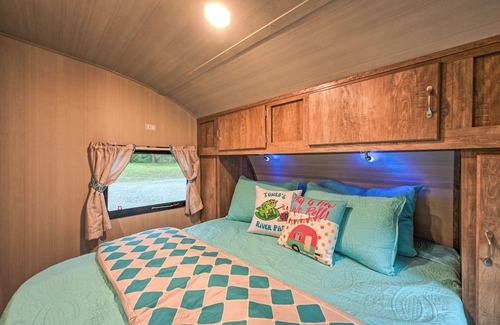 Douglas City House | Tranquil Towed's Trinity River Pad with Pool & Ocean View