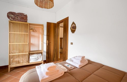 Vallo di Nera House | Scenic Holiday Home 'Il Tripode' with Mountain Views