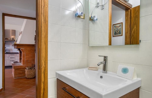 Vallo di Nera House | Scenic Holiday Home 'Il Tripode' with Mountain Views