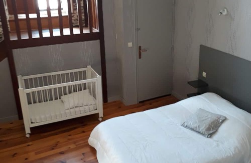 Villardonnel House | Cozy Gite for 6 with Pool, Spa & Pet-Friendly Amenities