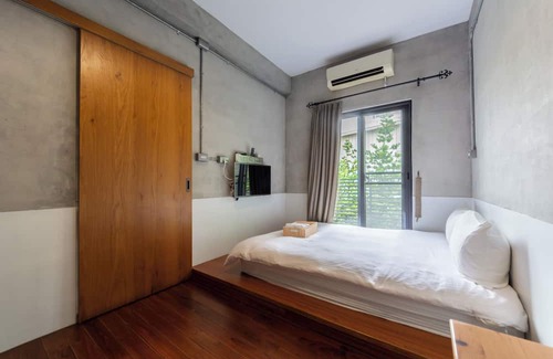 North District Bed & Breakfast | Cozy Shine Tree House: Family-Friendly with Dining Options