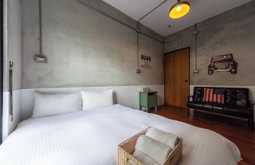 North District Bed & Breakfast | Cozy Shine Tree House: Family-Friendly with Dining Options