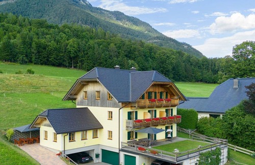 Ried Apartment | Cozy Oceanfront Retreat for 2-4 Guests at Haus Hödlmoser