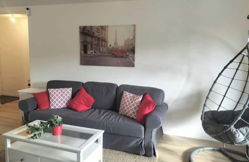 Francisco-Ferrer - Vern Apartment | Family-Friendly Retreat with Hot Tub and Kitchen Amenities