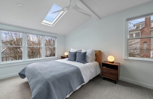 Marblehead Cottage | Discover The Sunset: Cozy Seaside Cottage in Marblehead