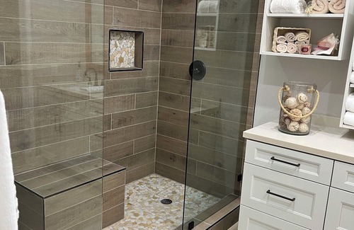 Lake Forest Condo | Cozy Condo in Gated Community with Pool & Breakfast