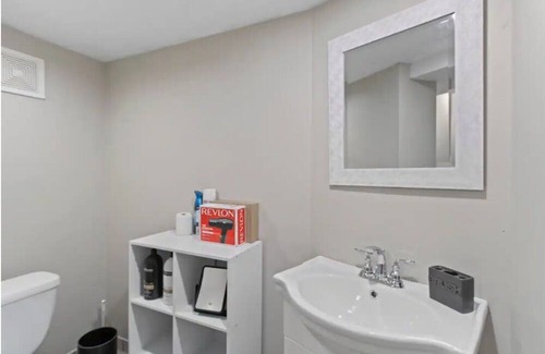 Greenfield Apartment | Pet-Friendly Entire Rental Unit in Milwaukee, Wisconsin