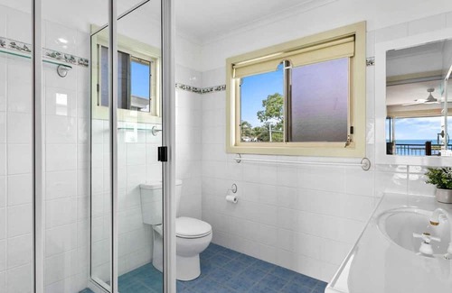 Toogoom House | Beachfront Escape: Sandbar on Moreton with Ocean View