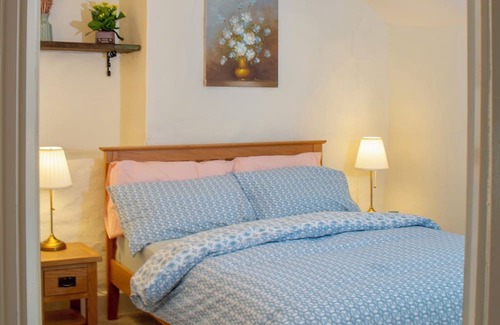 East Portlemouth House | Cozy Snowdrop Cottage Near Dartmoor with Free Parking