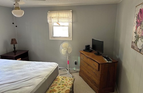 Fremont Cottage | Scenic Lake Front Cottage Near Beautiful Park Setting