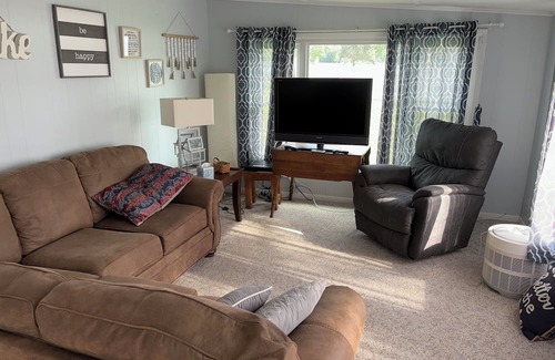 Fremont Cottage | Scenic Lake Front Cottage Near Beautiful Park Setting