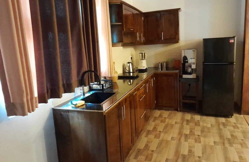 Naula House | Cozy Mountain Bungalow with Majestic Views and Hot Tub