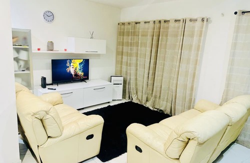 Gzira Apartment | Spacious 5-Bedroom Apartment in Central Area with Kitchen