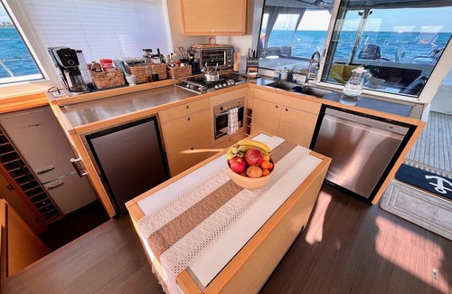 Staniel Cay Boat Rental | Indulge in All-Inclusive Yacht Bliss in the Bahamas