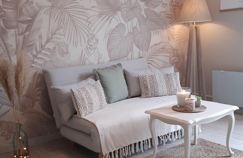 Authon-Ebeon House | Holiday Home 'Gîte Florène' with Private Terrace and Private Garden