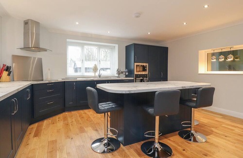 Knott End-on-Sea Cottage | Inviting Barn Conversion with Hot Tub in Family-Friendly Stalmine