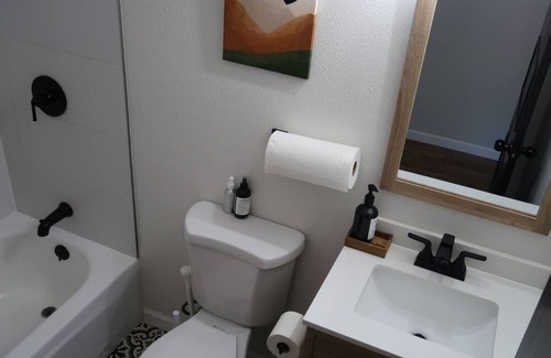 Fairfield House | Unforgettable Napa and Suisun Valley Retreat with Spa & Hot Tub