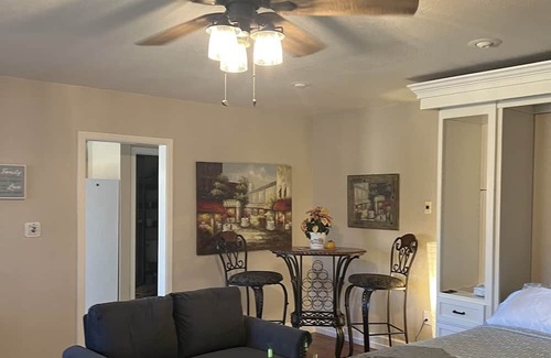 Ukiah House | This charming bungalow/cottage is located between Hopland and Ukiah.