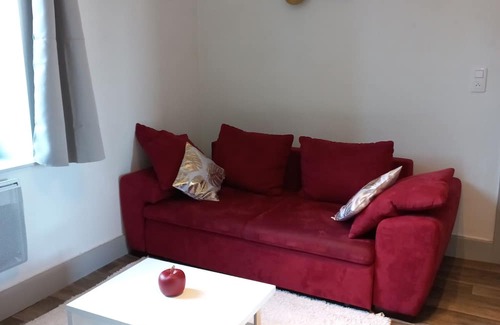 Remiremont Apartment | Quiet Appartement Les Iris Near City Center with Kitchen