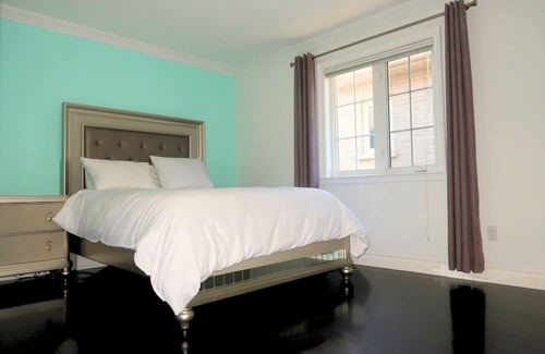 Richmond Hill House | Spacious 4-Bedroom House in Richmond Hill for Families