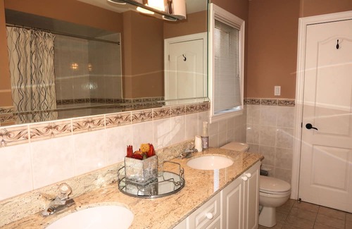 Richmond Hill House | Spacious 4-Bedroom House in Richmond Hill for Families