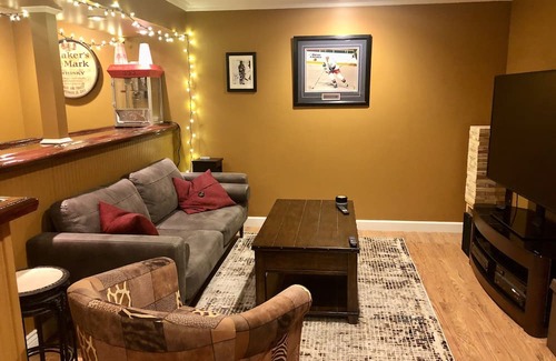 Rotterdam Junction House | Colonial Retreat with Firepit and Bar Near Saratoga Springs