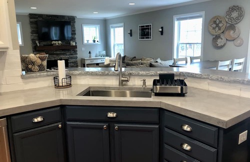 Rotterdam Junction House | Colonial Retreat with Firepit and Bar Near Saratoga Springs